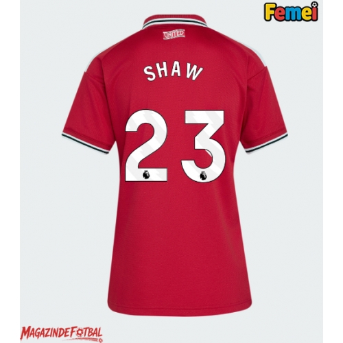 Manchester United Luke Shaw #23 Tricou Fotbal Replică 2026-27 Femei Acasa Manchester United Luke Shaw #23 Tricou Fotbal Replică 2026-27 Femei Acasa